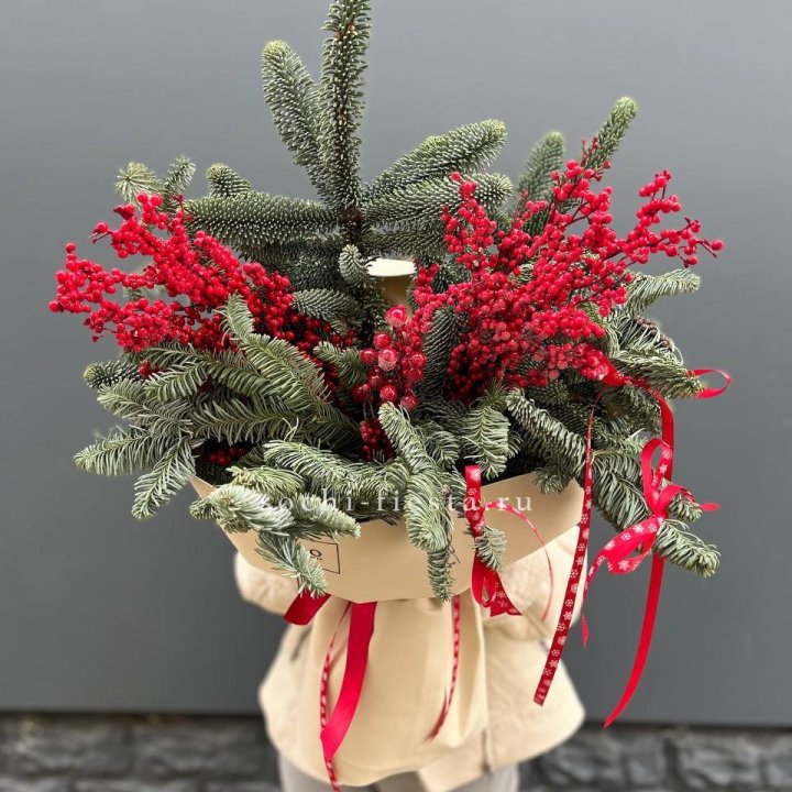 Букет нобилиса и ягод в Прокопьевске