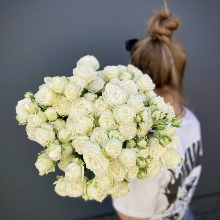 Охапка кустовых роз бомбастик  в Прокопьевске