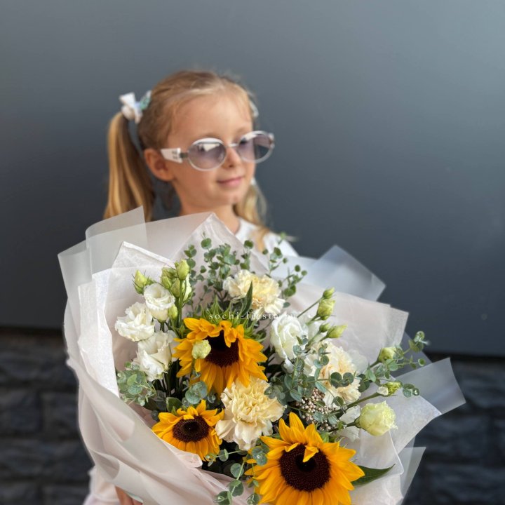  Букет  из стойких цветов с подсолнухами в Прокопьевске