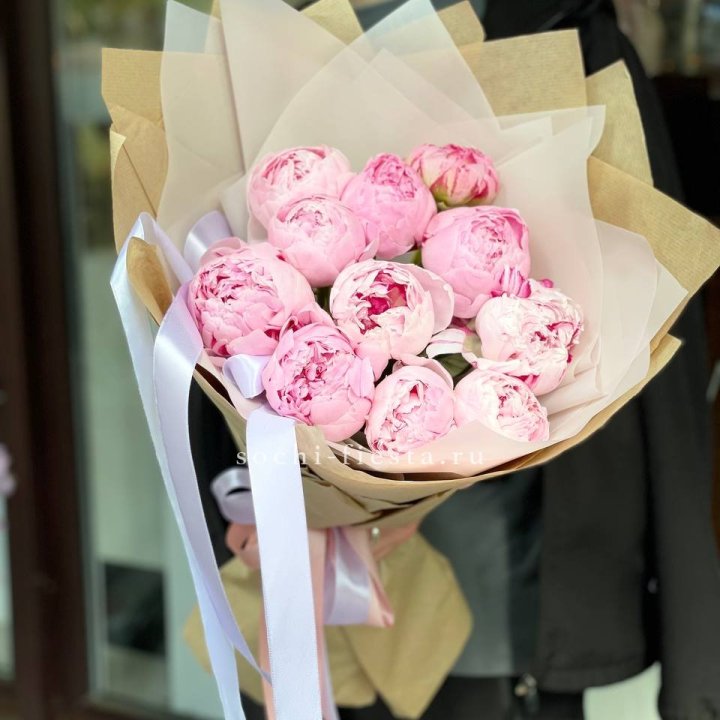 11 пионов в оформлении в Прокопьевске