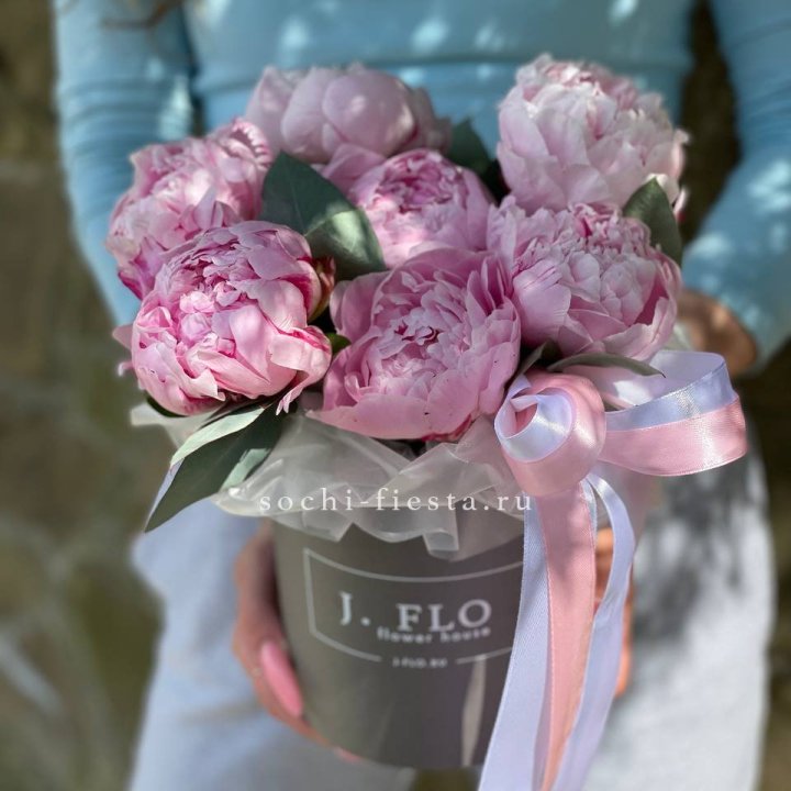 Цилиндр пионов с эвкалиптом в Прокопьевске