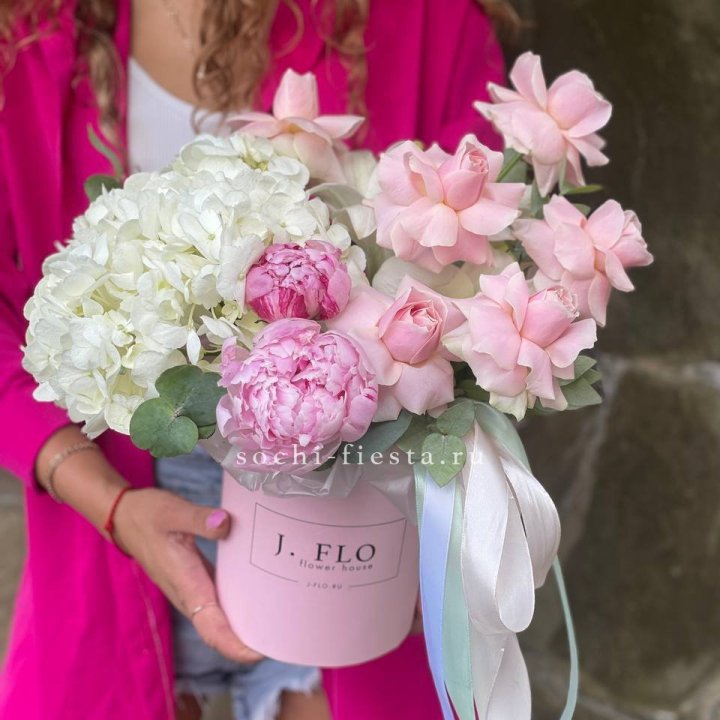 Цилиндр с пионами "Алисия" в Прокопьевске