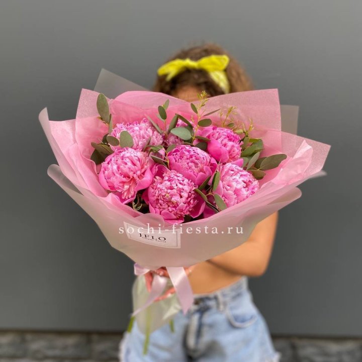7 ярких пионов в оформлении в Прокопьевске