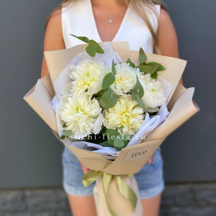  Букет белых пионов в Прокопьевске