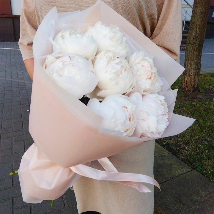 Букет белых пионов в Прокопьевске