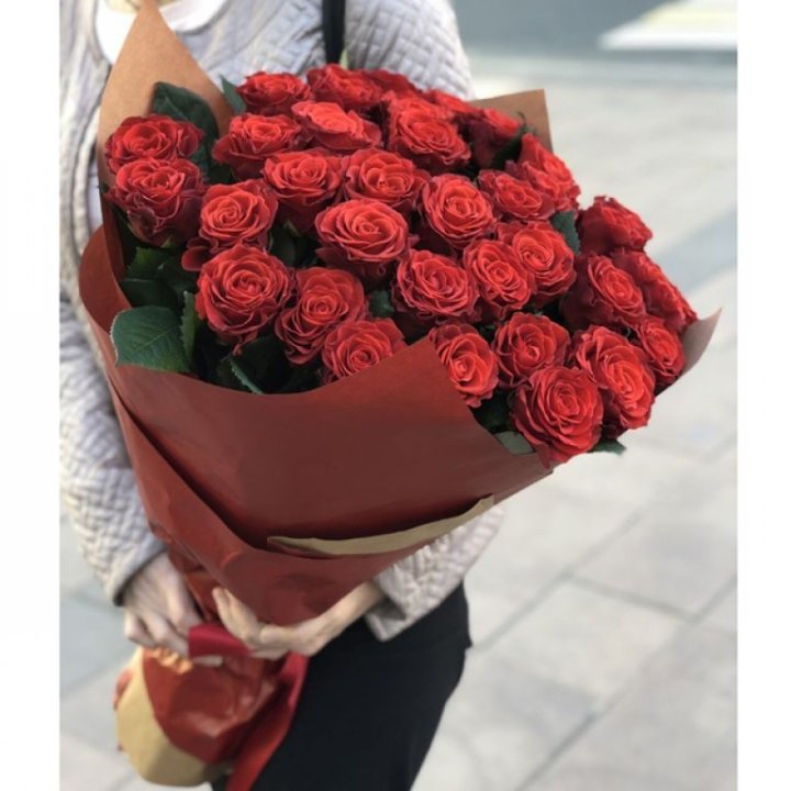 29 высоких роз  в Прокопьевске