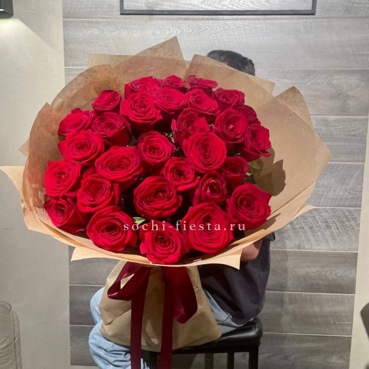 37 красных роз в крафте в Прокопьевске