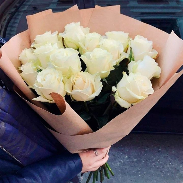 15 белых роз "Крафт" в Прокопьевске