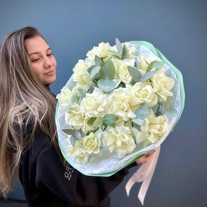 15 Белых французских роз "Ноте бьянка" в Прокопьевске
