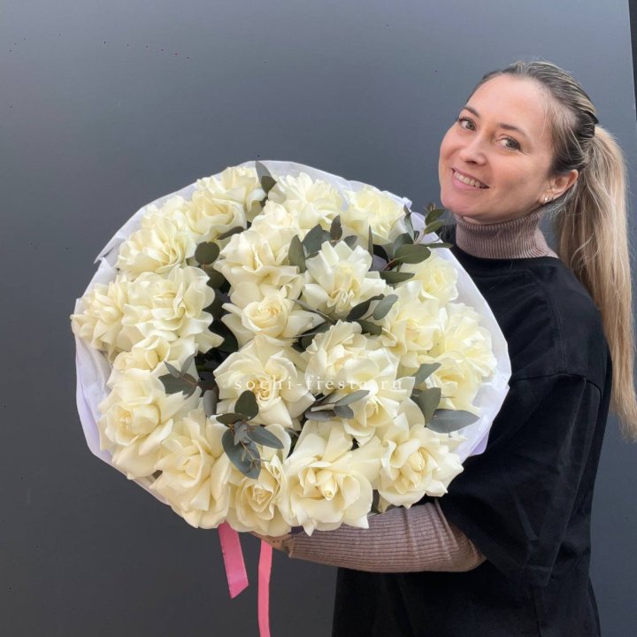 25 Белых французских роз Вайт найс в Прокопьевске