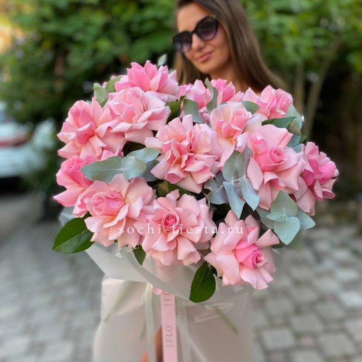 17 Розовых  французских роз в Прокопьевске