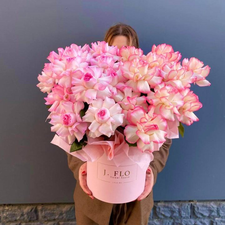 25 Французских роз микс в боксе в Прокопьевске