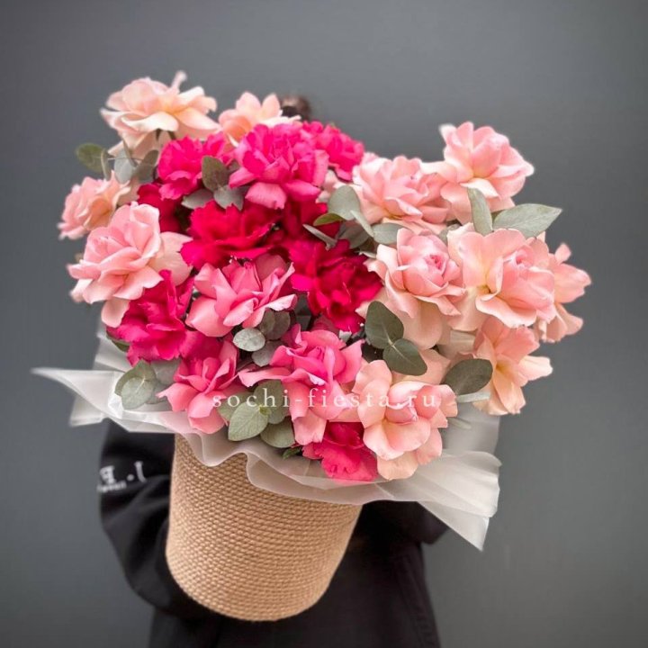 23 Французские розы Микс в боксе в Прокопьевске