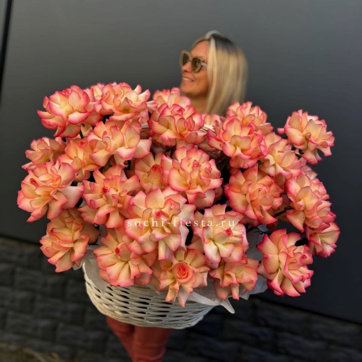 45 французских роз Джумилия в корзине в Прокопьевске