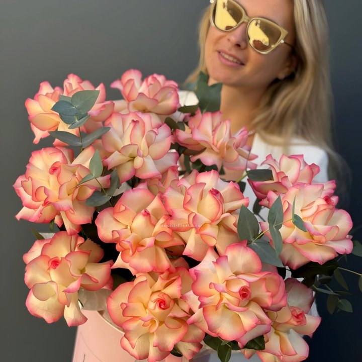 15 французских  роз Джумилия в боксе в Прокопьевске