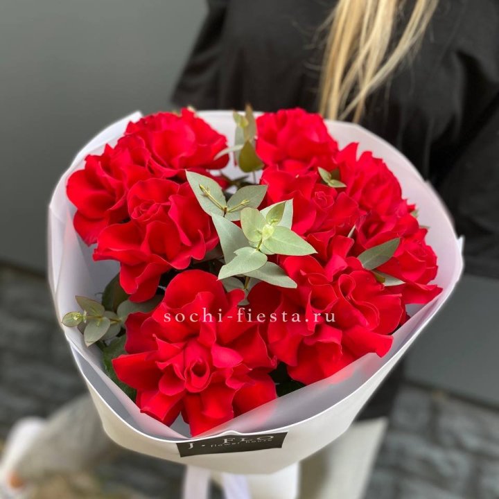 9 Красных французских роз в Прокопьевске