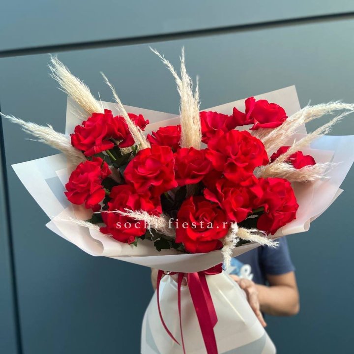 15 Красных французских розы в Прокопьевске