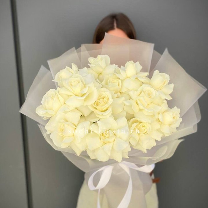 13 белых роз в Прокопьевске