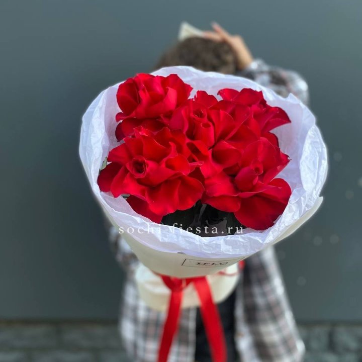5 французских красных роз в Прокопьевске