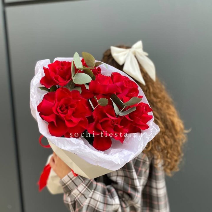 7 красных французских роз в Прокопьевске