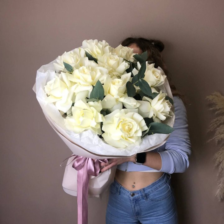 11 Белых французских роз "Вайт найс" в Прокопьевске