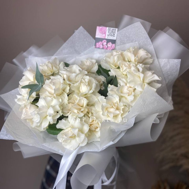 21 французских роз с эвкалиптом в Прокопьевске