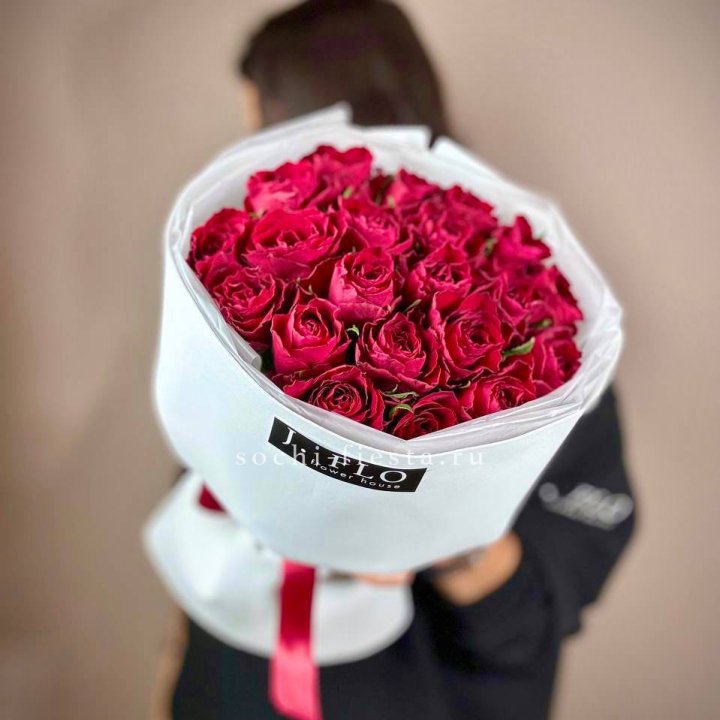 Букет красных роз мадам ред в Прокопьевске