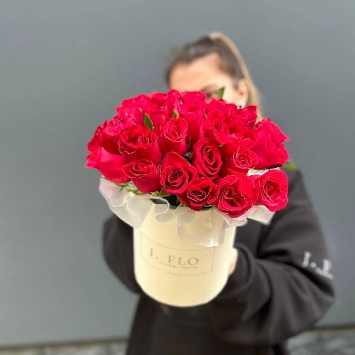 27 кенийских роз в боксе в Прокопьевске