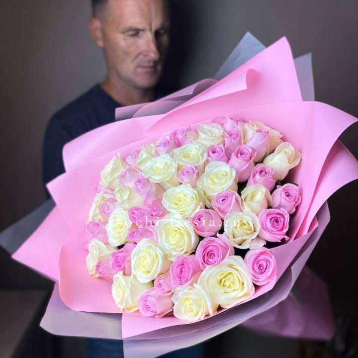 51 белых и розовых роз в Прокопьевске