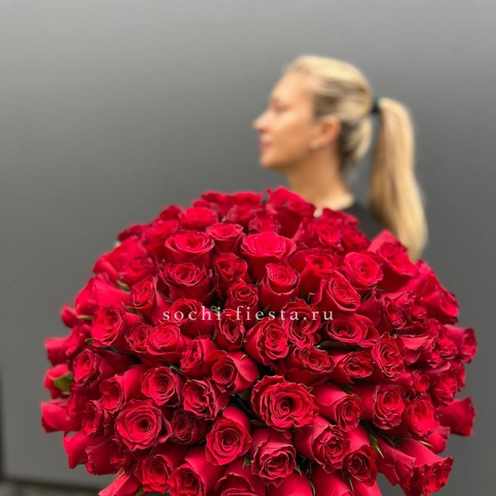 Охапка из 101 красной розы в Прокопьевске