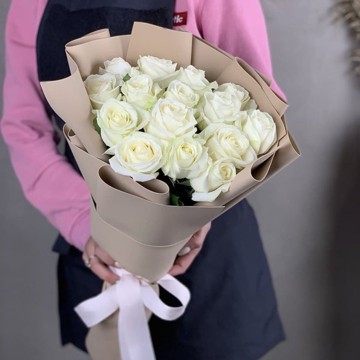 15 белых роз миракли в Прокопьевске