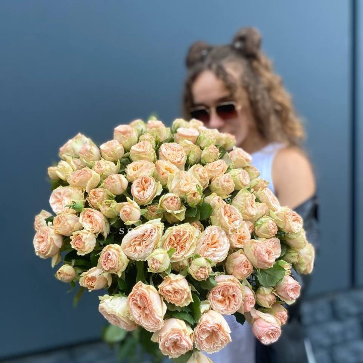 25 пионовидных роз в Прокопьевске