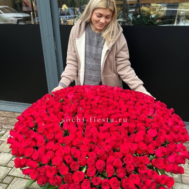 501 красная роза в корзине в Прокопьевске