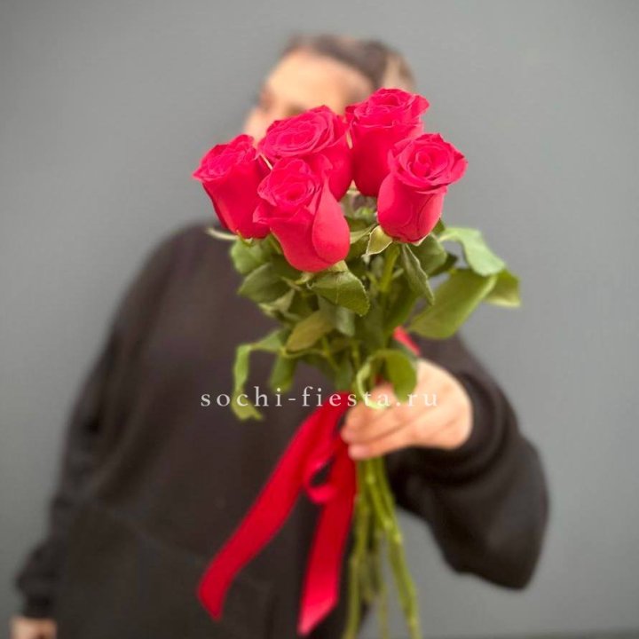 Букет 5 красных роз  в Прокопьевске