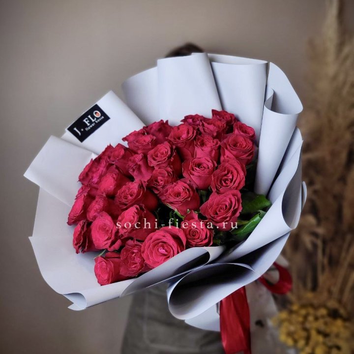 Красные розы 33 шт в Прокопьевске