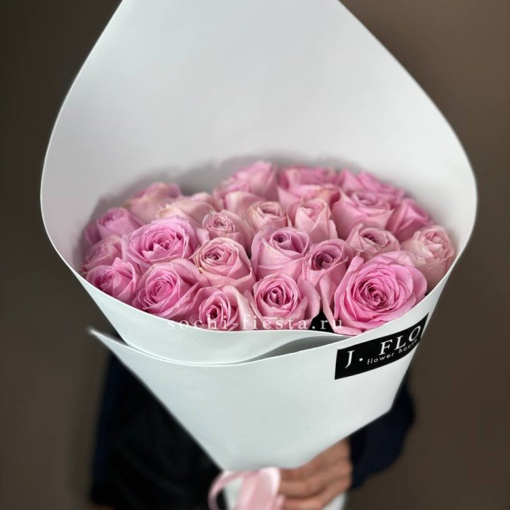 25 розовых роз в Прокопьевске