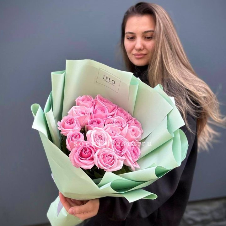 17 розовых роз в Прокопьевске