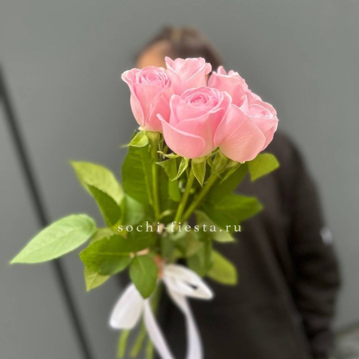 Букет 5 розовых роз  в Прокопьевске