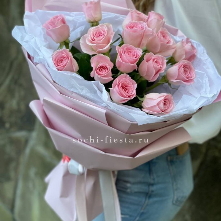 Розовые розы в авторском оформлении в Прокопьевске