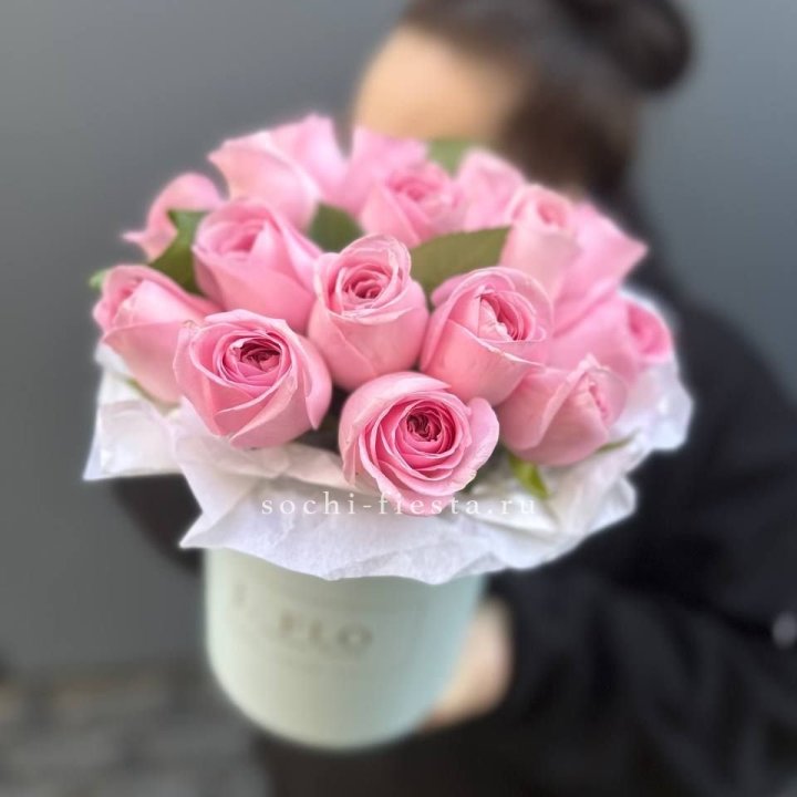 17 розовых роз в цилиндре в Прокопьевске