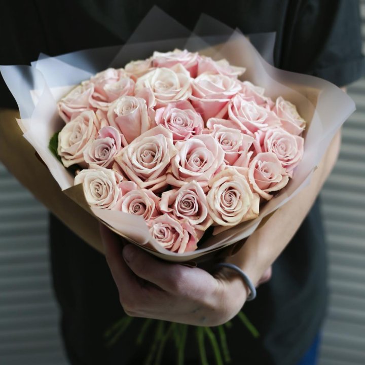 27 кремовых роз в Прокопьевске