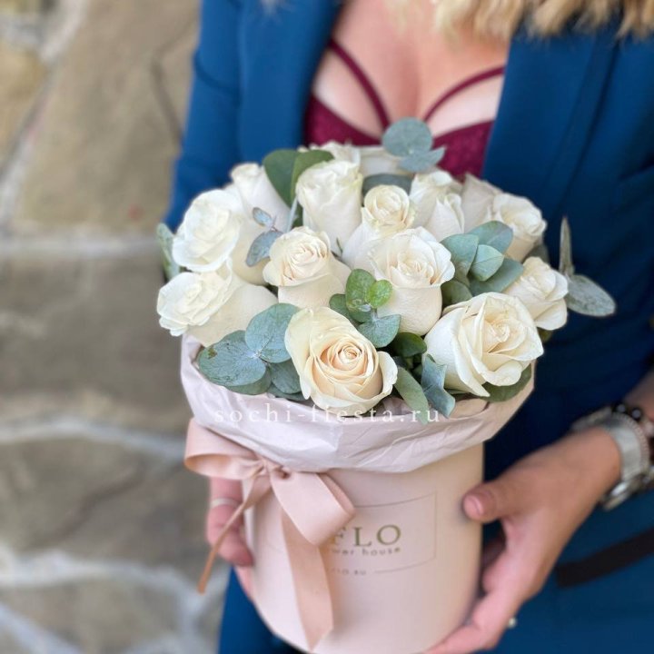 Цилиндр из белых роз в Прокопьевске