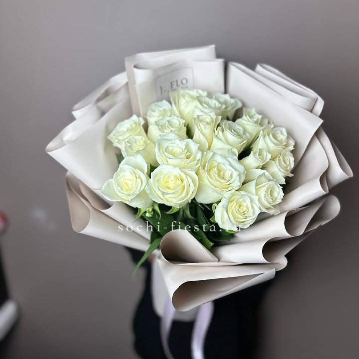 19 белых роз  в Прокопьевске
