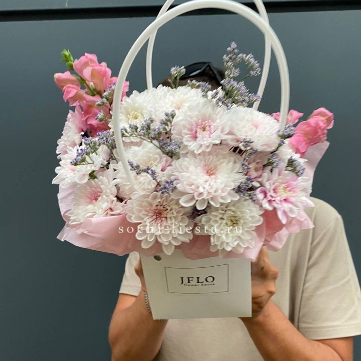 Сумочка из стойких цветов  в Прокопьевске