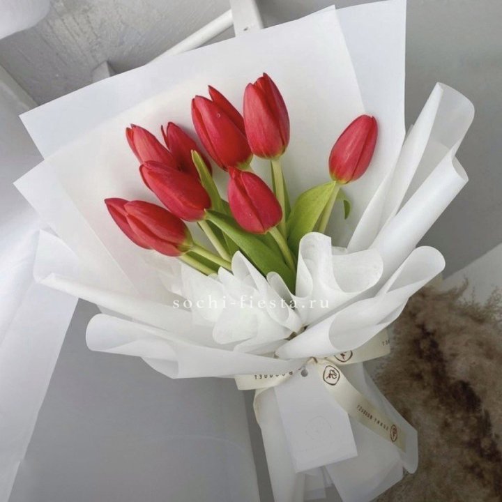 Букет красных тюльпанов в Прокопьевске