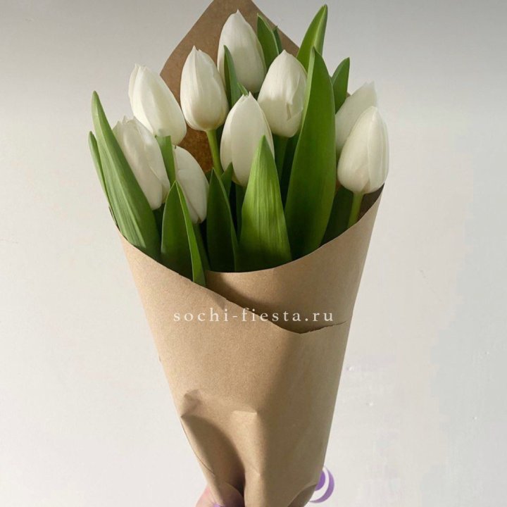 Букет белых тюльпанов в Прокопьевске