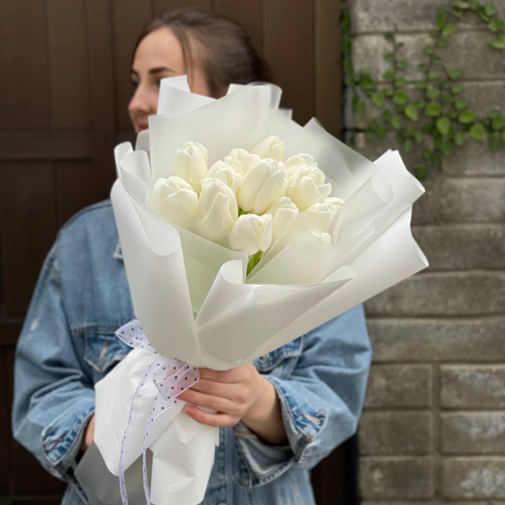 Букет белоснежных тюльпанов в Прокопьевске